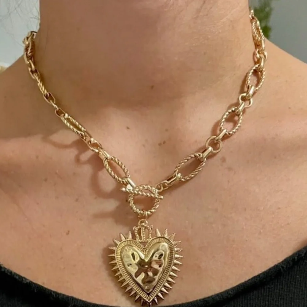 Luxe Spiky Heart Statement Chain Toggle Necklace - Picture 5 of 6